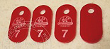 Номерки (бирки) для ключей №23. Номерки из красного акрила толшиной 3 мм. Размер номерка 20х40 мм. Нанесен логотип и номер. Видна обратная сторона номерка.
