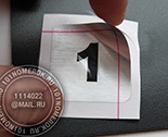 Наклейки с номером для шкафчиков в раздевалку №2. Материал - пленка под серебро LG. Снимаем наклейку с бумажной основы.