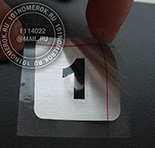 Наклейки с номером для шкафчиков в раздевалку №6. Материал - пленка под серебро LG. Закрепив край наклейки постепенно прикатываем ее к поверхности.