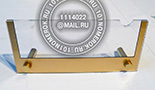 Настольная табличка с карманом максимального размера №20. Цветной слой - композитный пластик под матовое золото 1.7 мм. Золотые держатели.