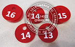 Номерки для ключей №34. Материал номерков - красный акрил. Типовые номерка д=25 мм для раздевалки.