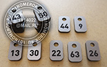 Номерки для ключей металлик №20 для браслетов в фитнес клуб. Цвет номерка серебро. 15х10 мм.