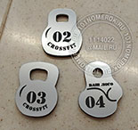 Номерок для ключей №41. Акрил серебро 3 мм в виде гири или боксерской перчатки.