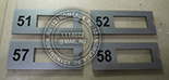 Табличка карман в виде рамки №106. Рядом с прямоугольным отверстием нанесен номер шкафа гравировкой.