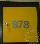 Отдельные цифры для нумерации дверей и дверок - красивый но достаточно дорогой вариант.