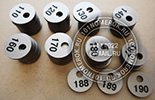 Номерки для ключей металлик №11 для раздевалки. Цвет номерка серебро. Наиболее употребимый размер диаметром 25 мм.