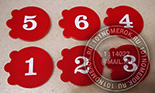 Номерки для дверок шкафчиков №19. Номерок из красного акрила 30х40 мм, нанесение гравировка.