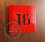 Дверные номерки №46. Цвет номерка необходимо подбирать на контрасте с цветом дверки шкафчика.